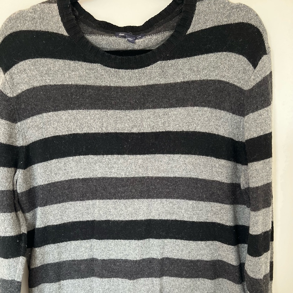 Mens Medium Gap Sweater